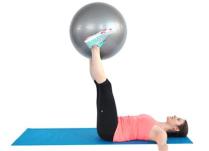 Вежби за обликување на телото со помош на топка за стабилност