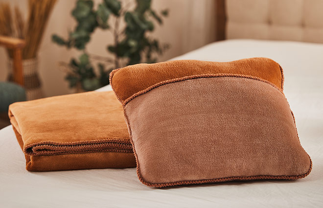 Dormeo Charming Decorative Blanket & Cushion Set